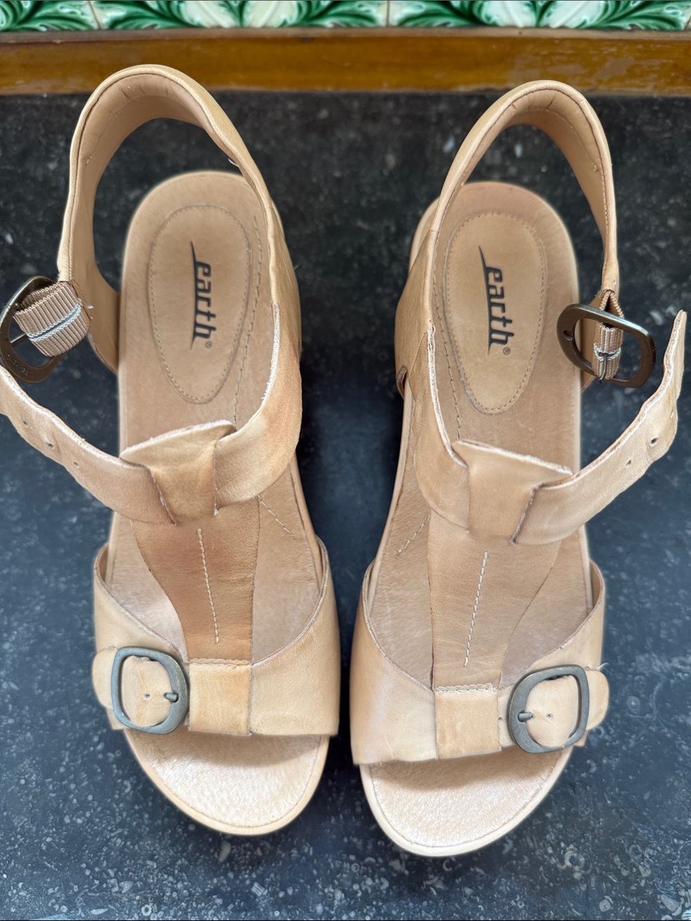 Earth Brand Scorpio Tan Leather Wedge Slingback Sandals with Buckle
